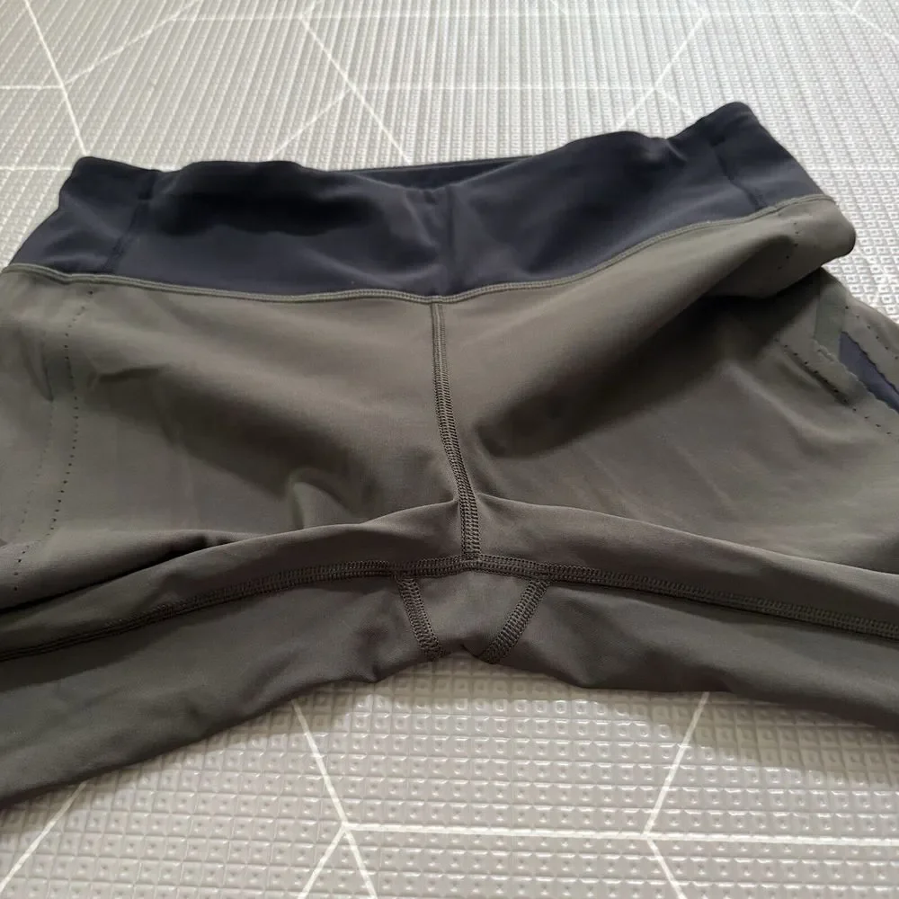 Lululemon Smooth Stride‎ Crop Size 10 Olive/Black